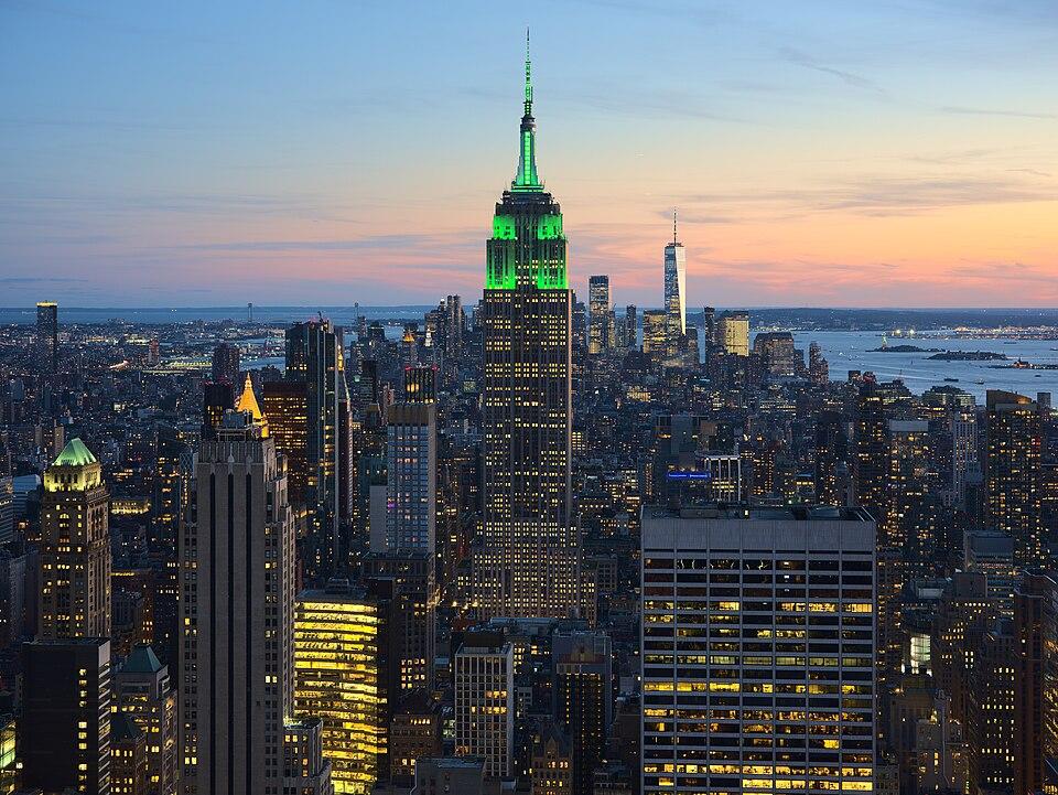SUA — imagine ilustrativă: View of Empire State Building from Rockefeller Center New York City dllu.jpg
