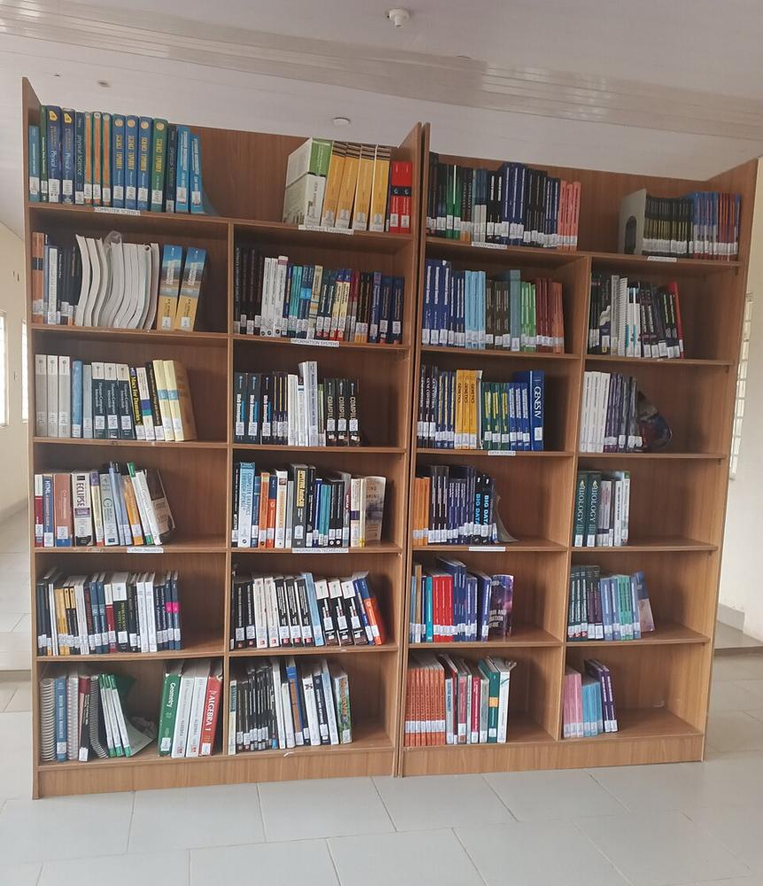 educatie — imagine ilustrativă: Library books 1.jpg
