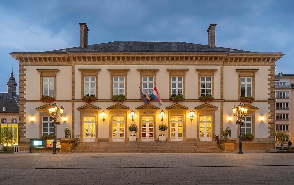 Luxemburg — imagine ilustrativă: Luxembourg City Hall (54540726309).jpg