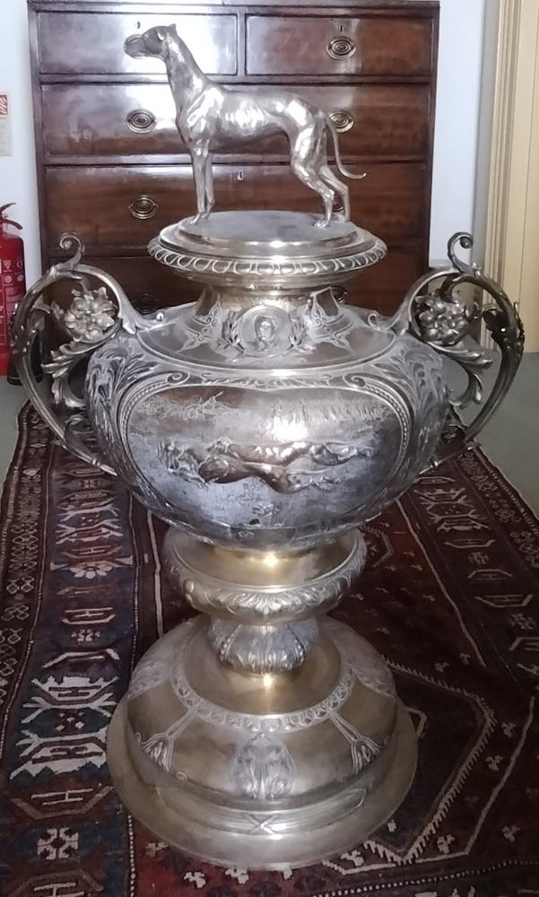 premieri — imagine ilustrativă: Waterloo Cup awarded to Fullerton.jpg