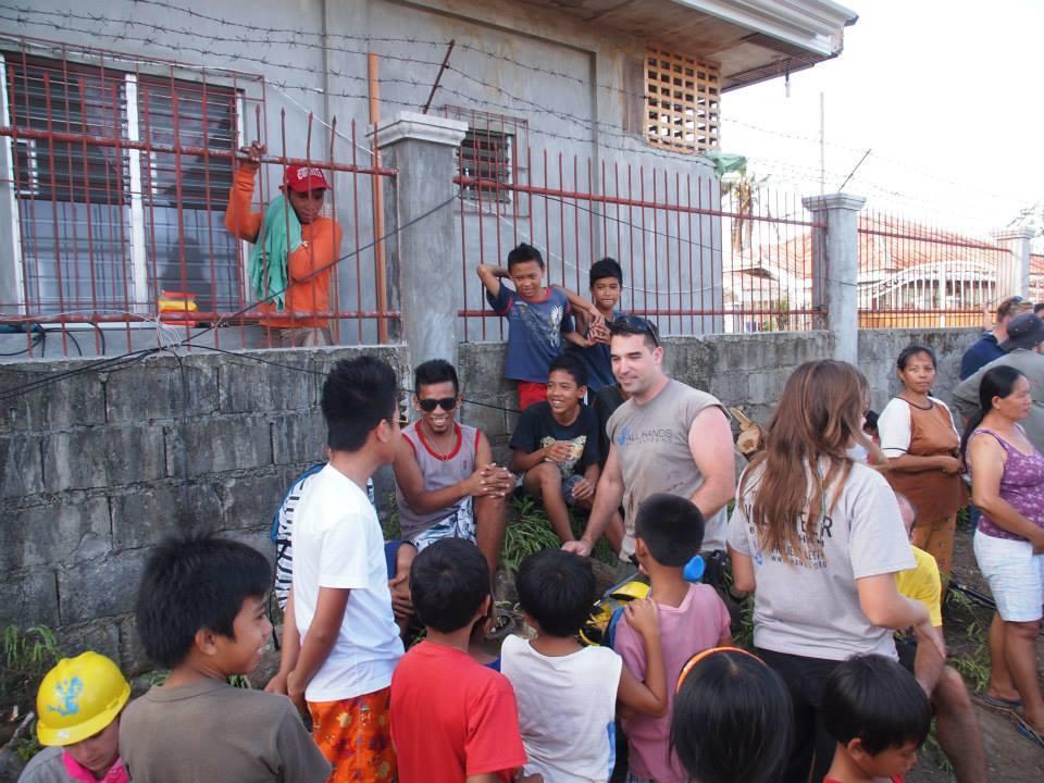 voluntariat — imagine ilustrativă: Raised with a service mindset 140104-M-ZZ999-001.jpg