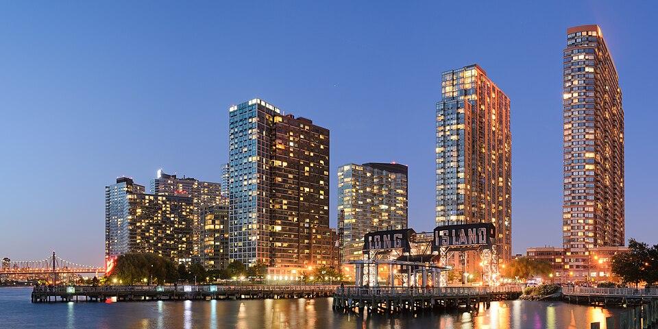 SUA — imagine ilustrativă: Long Island City New York May 2015 panorama 3.jpg