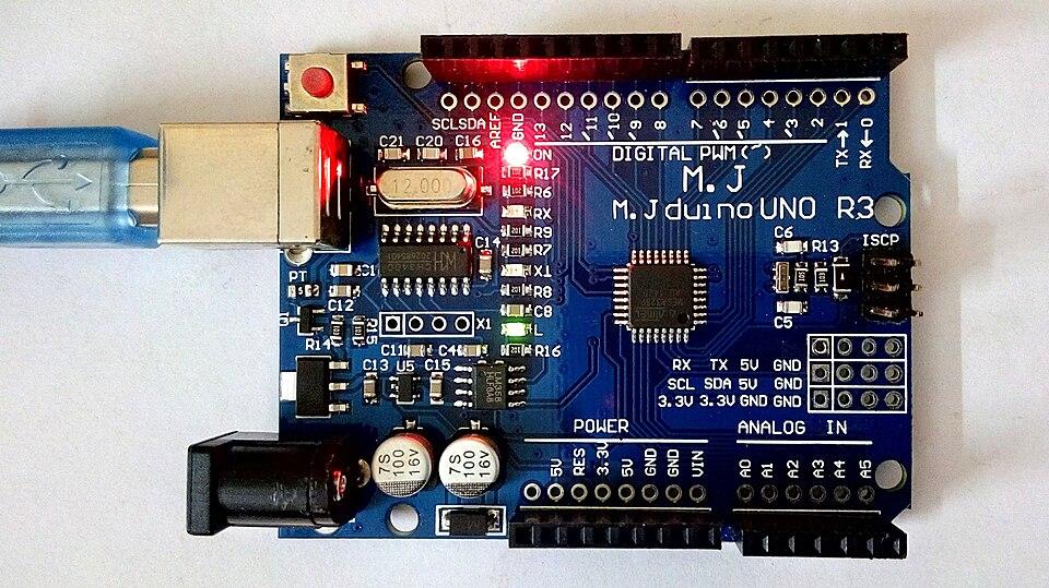 tehnologie — imagine ilustrativă: Power and Pin13 LED on Arduino Compatible Board.jpg