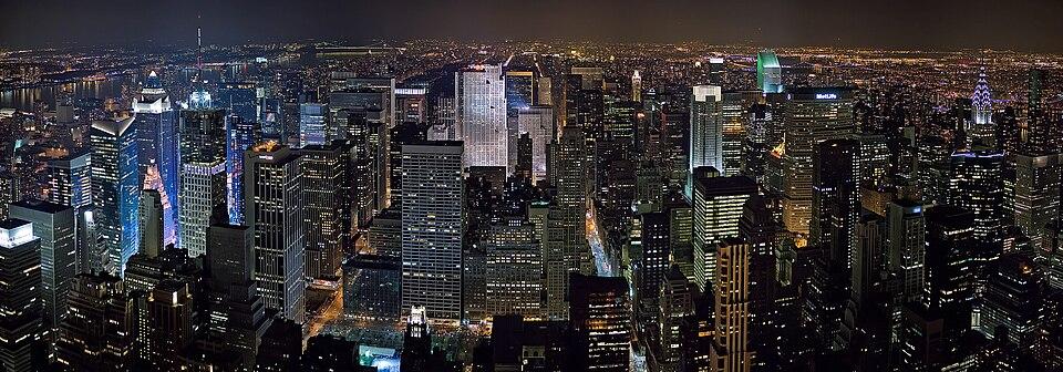 SUA — imagine ilustrativă: New York Midtown Skyline at night - Jan 2006 edit1.jpg