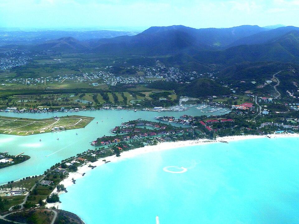 Antigua — imagine ilustrativă: Antigua - Harbor Island – South Finger Villas – Jolly Harbor Golf Course – Bolans – Morris Bay - panoramio.jpg