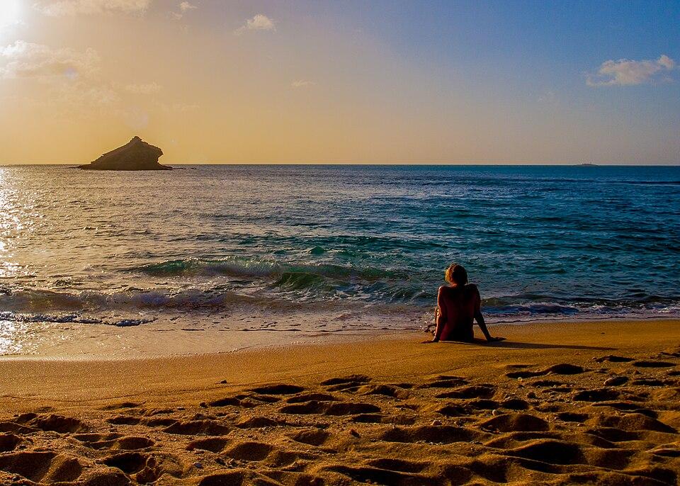 Antigua — imagine ilustrativă: Evening on Eden Beach, Hawksbill Bay, Antigua.jpg