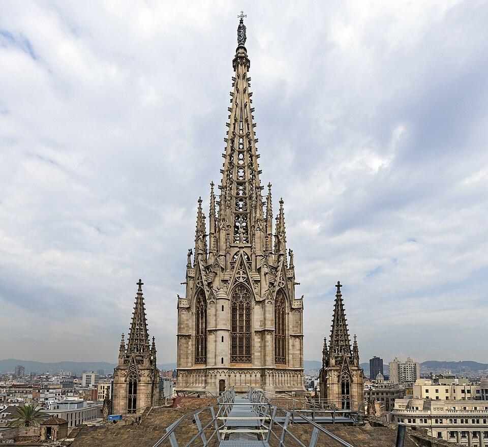 Spania — imagine ilustrativă: Barcelona Cathedral - Roof of Cathedral.jpg